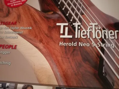 bassquaterly - Bass Player's Magazine
