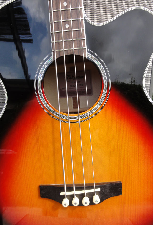 Takamine GB72CE-BSB – Equipment von Chris Röhrl