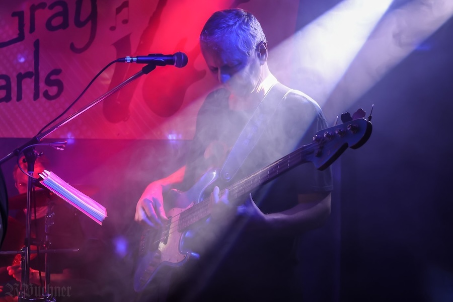 Chris Röhrl live auf der Bühne mit Gray Pearls – Booking aus der Praxis